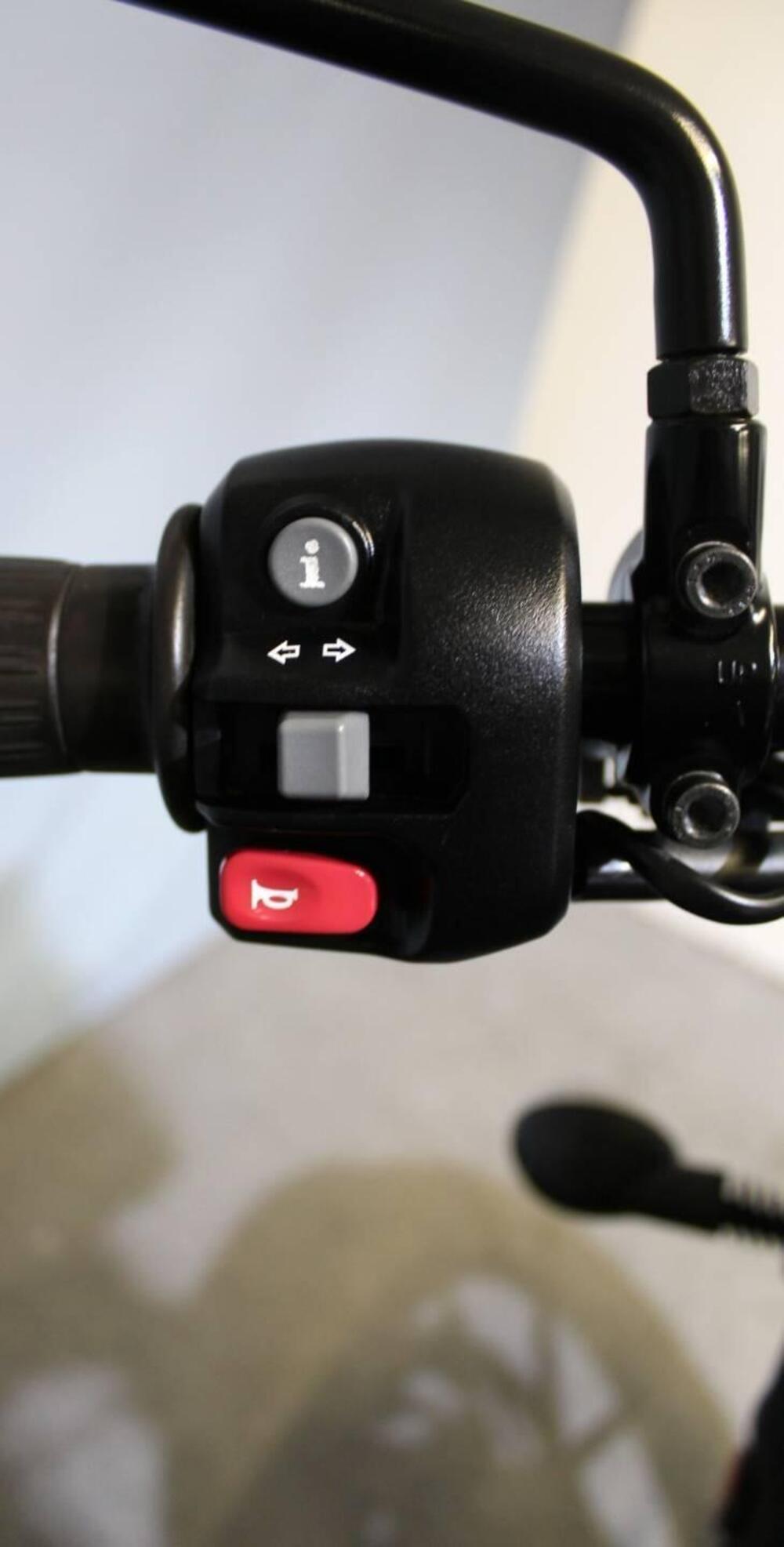 Triumph Street Twin 900 (2016) (10)