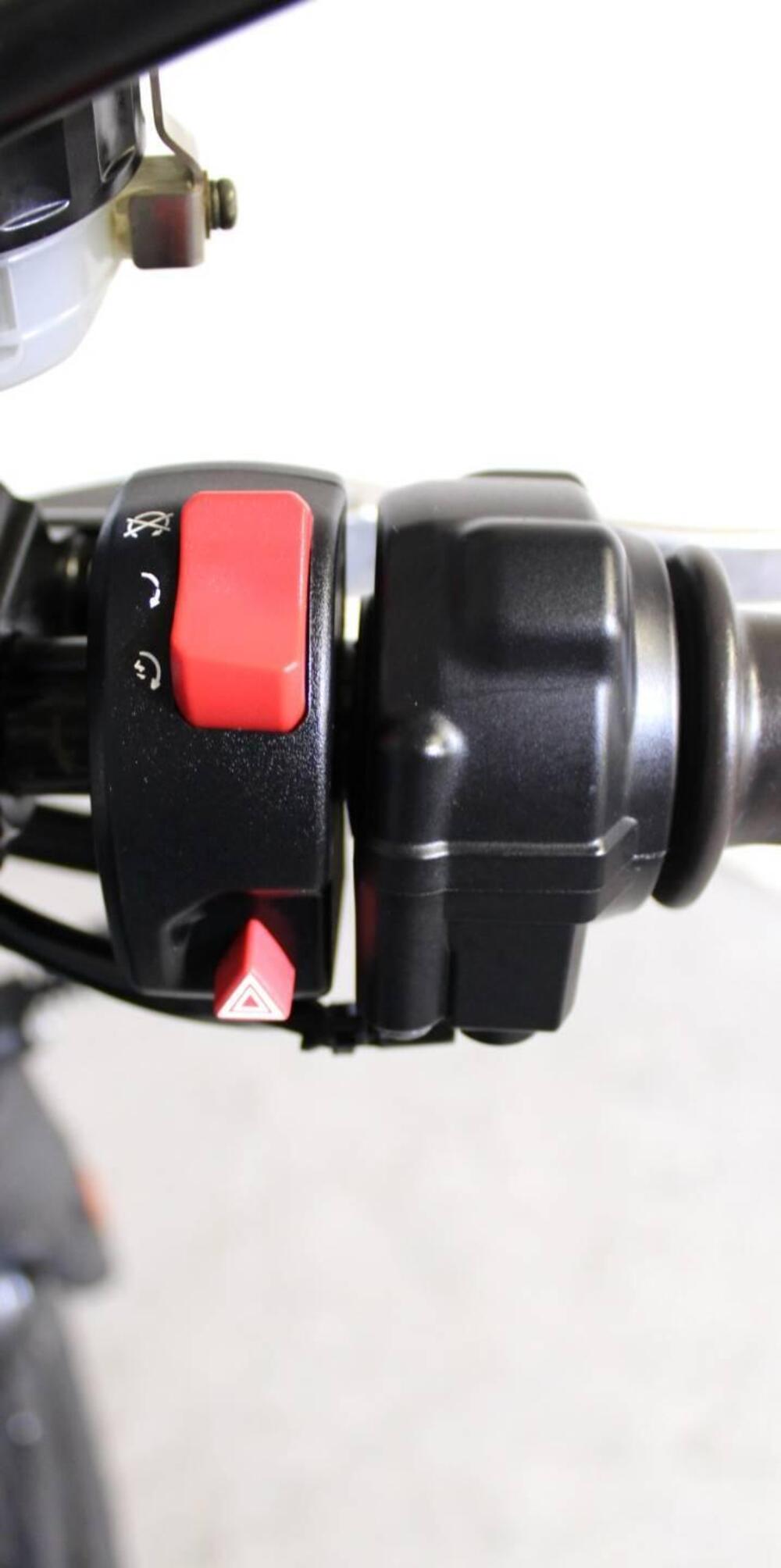 Triumph Street Twin 900 (2016) (11)