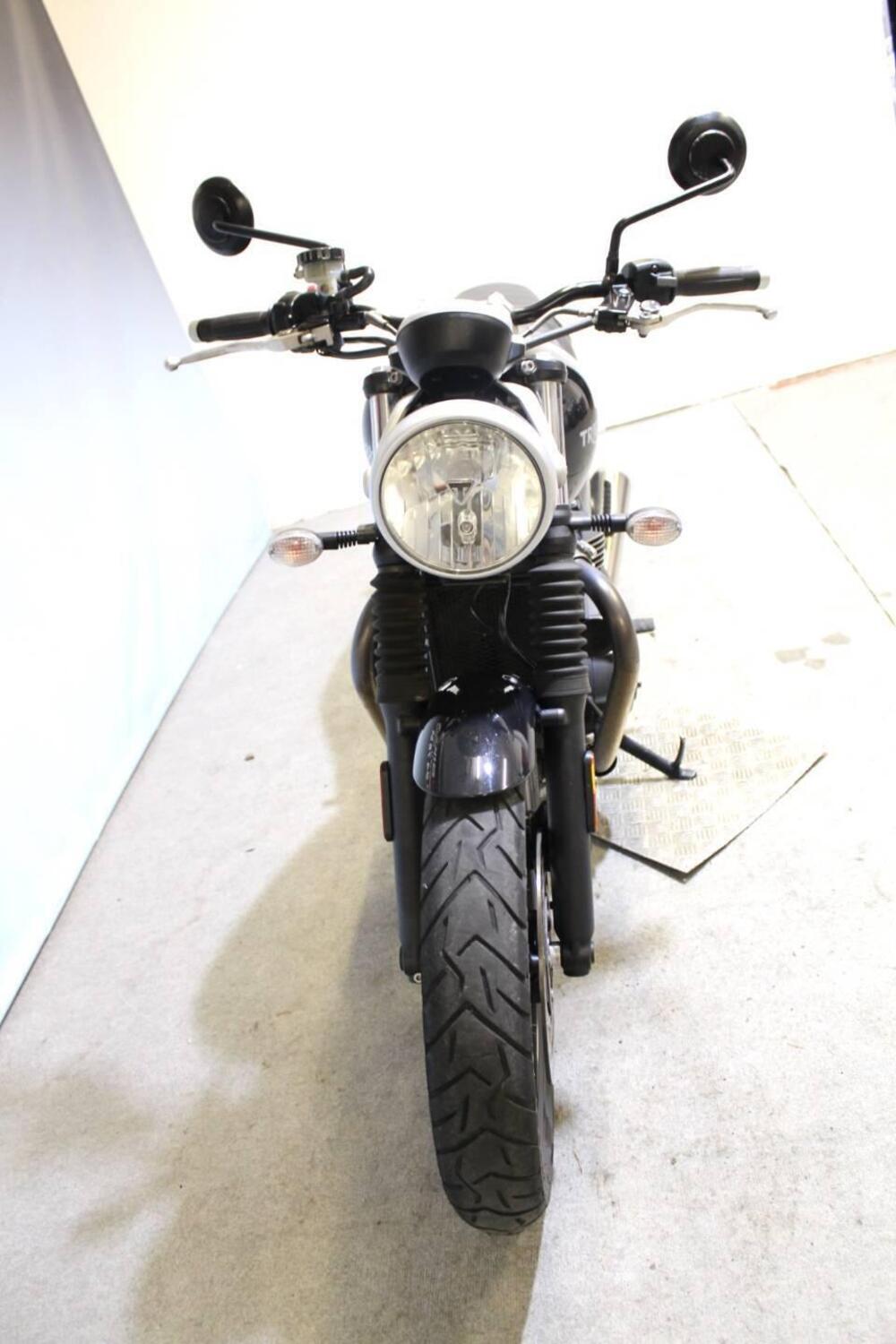 Triumph Street Twin 900 (2016) (13)