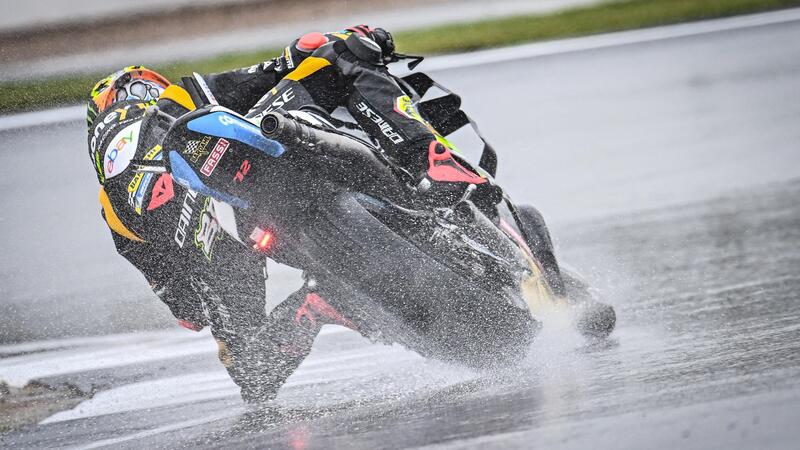 MotoGP 2023. GP della Gran Bretagna a Silverstone. Pole, derapate e caduta: magico Marco Bezzecchi