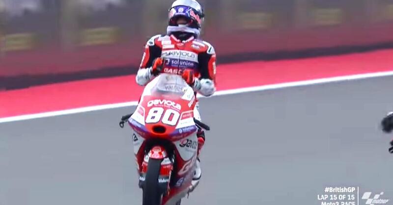 MotoGP 2023. GP della Gran Bretagna a Silverstone. Moto3, da ultimo a primo che vittoria di David Alonso! Romano Fenati sorpassi spettacolo! [RISULTATI E VIDEO]