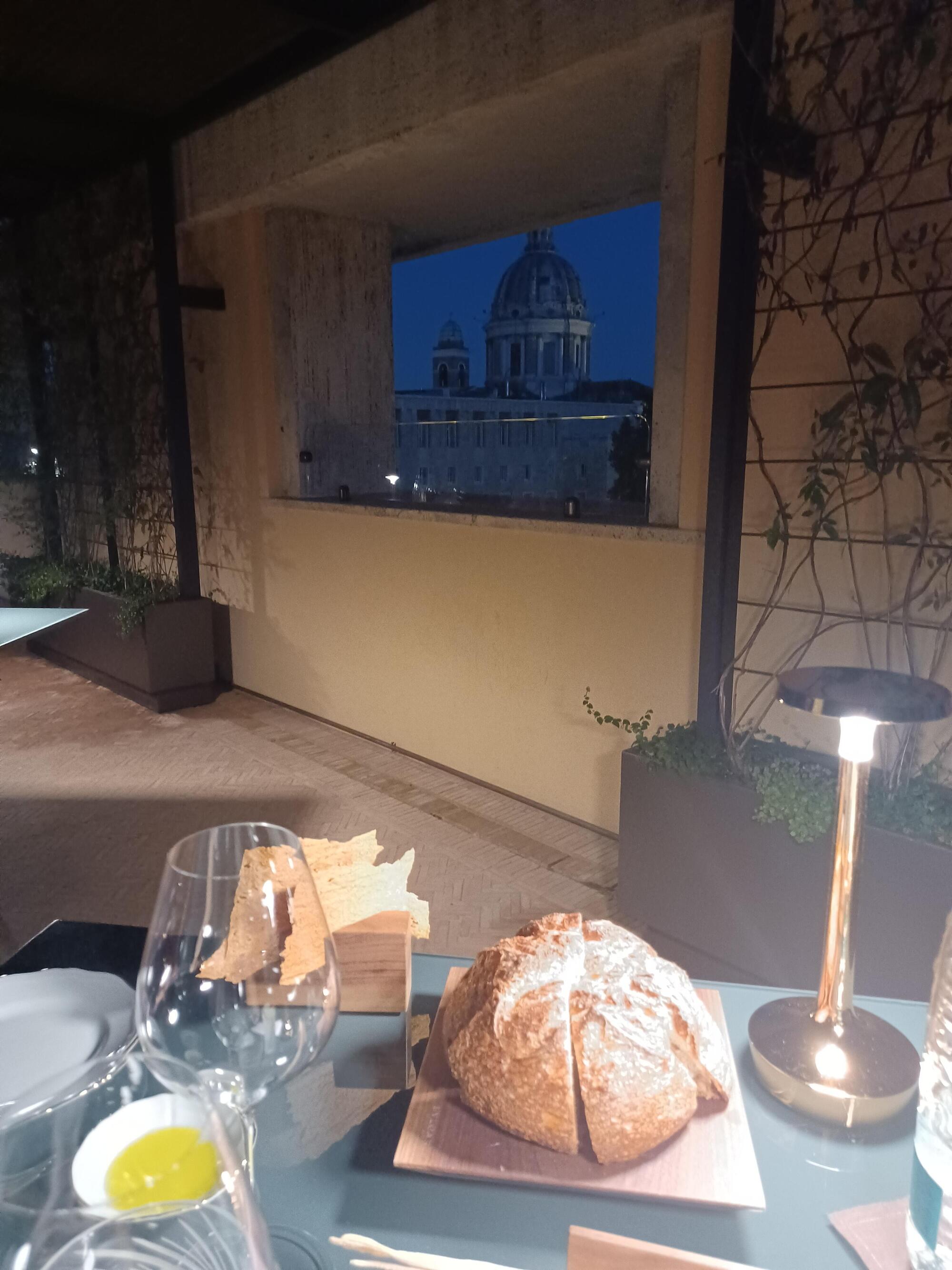 La cena con vista al Bulgari Hotel di Roma