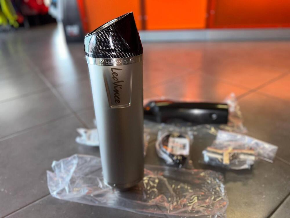 TERMINALE LV ONE EVO INOX CARBONIO AFRICA TWIN 201 Leovince (3)