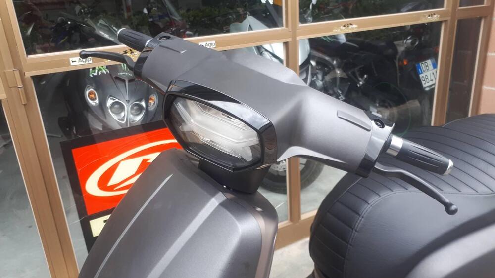 Keeway Motor Sixties 300i (2023 - 25) (7)