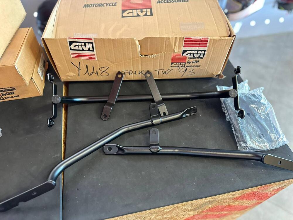 SUPPORTI GIVI HONDA AFRICA TWIN 750 1993