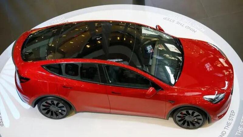 Tesla taglia i prezzi di 2.000 euro, incalzata da Zeekr. E da noi?