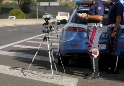 Padova: multa di 40 euro per aver segnalato l&#039;autovelox con i fari 