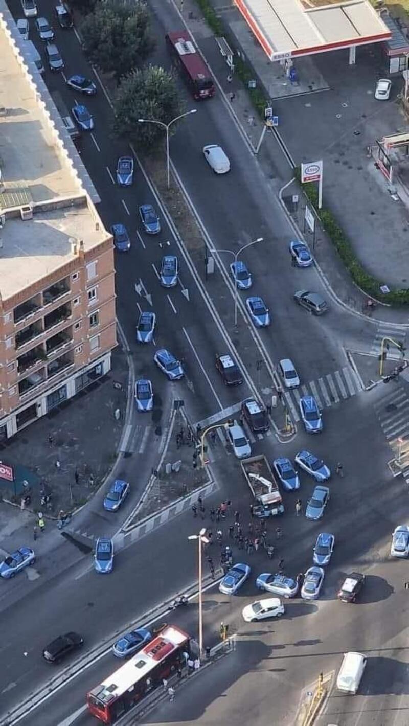 Auto della Polizia all'inseguimento