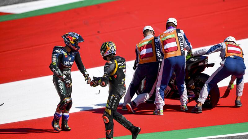 MotoGP 2023. GP Austria. La notizia in prima fila: sportellate, contatti, cadute: per Spencer &egrave; tutto ok [VIDEO]