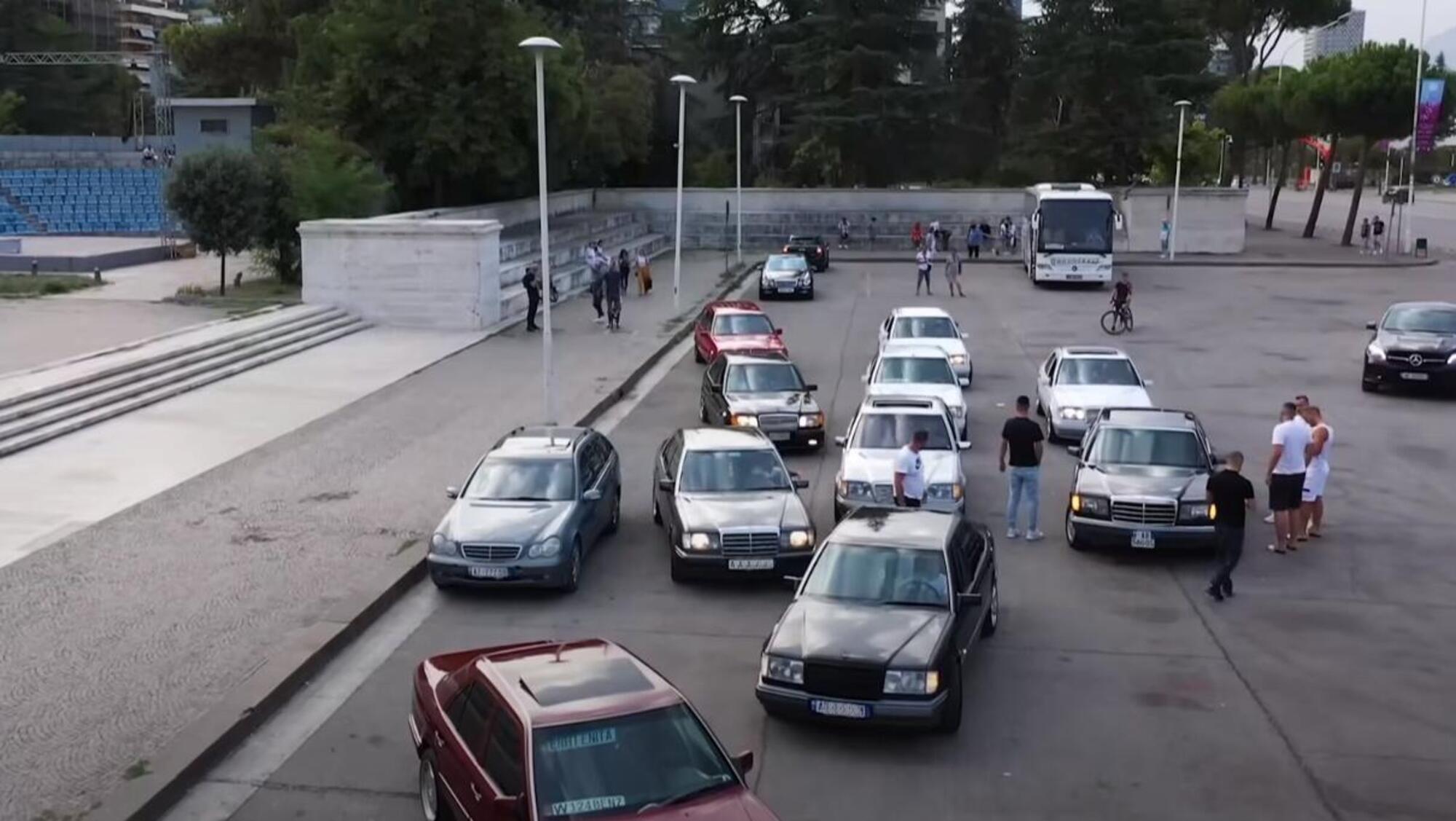 Uno dei tanti &quot;ritrovi&quot; di Mercedes in Albania