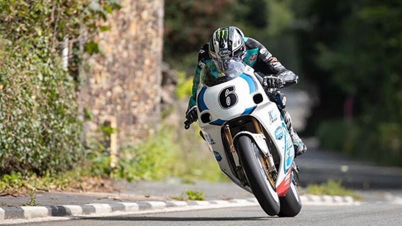 Manx Grand Prix 2023: Michael Dunlop gi&agrave; in testa alle qualifiche, incidente mortale per Gary Vines