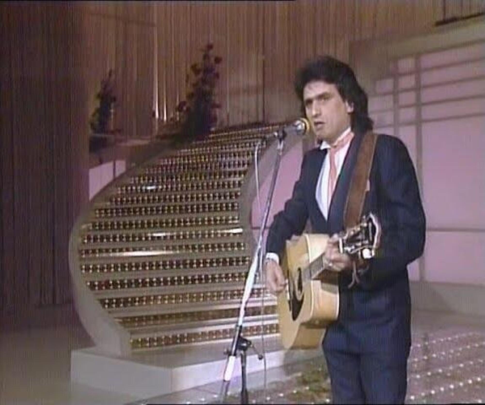 Toto Cutugno canta &ldquo;L&rsquo;italiano&rdquo; a Sanremo nel 1983