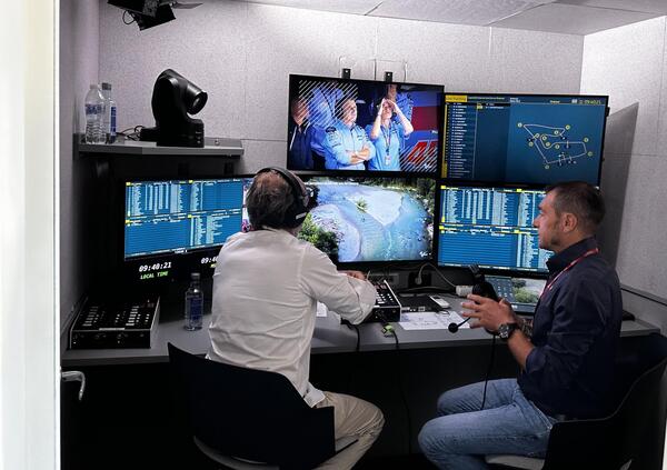 ESCLUSIVO: Dentro la cabina di commento Sky con Guido Meda e Mauro Sanchini nella domenica della MotoGP
