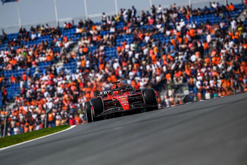 Charles Leclerc in pista a Zandvoort con la Ferrari SF23