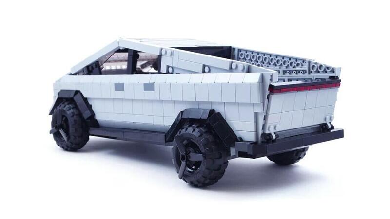 Elon Musk e il Cybertruck: se lo fa LEGO, possiamo farlo anche noi