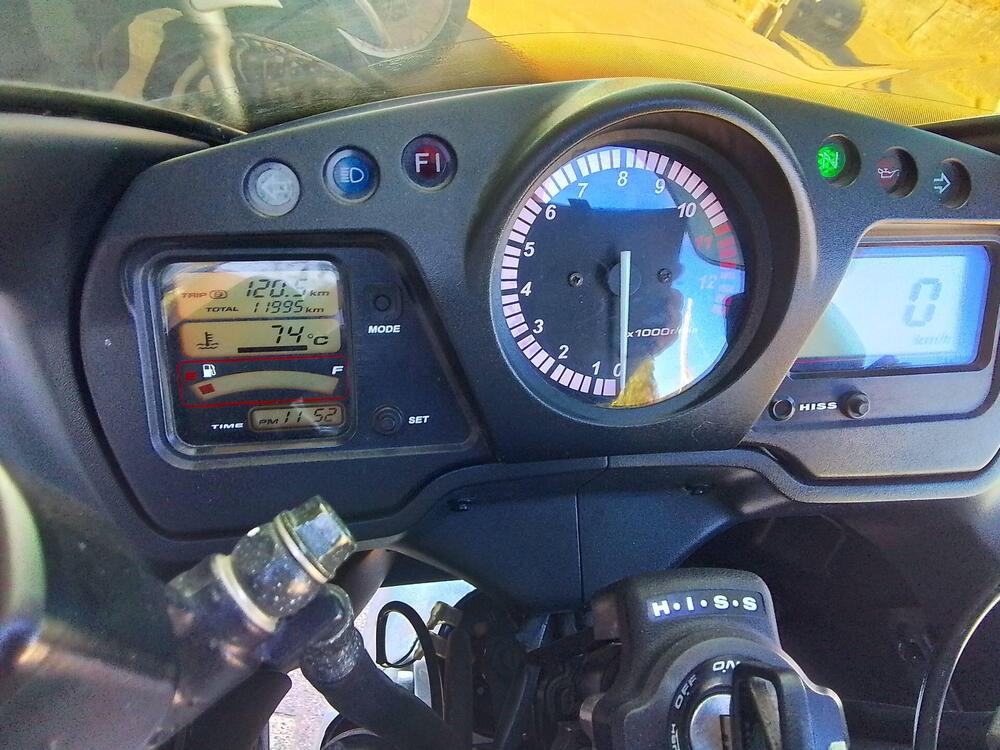 Honda CBR 1100 XX  (2001 - 06) (14)