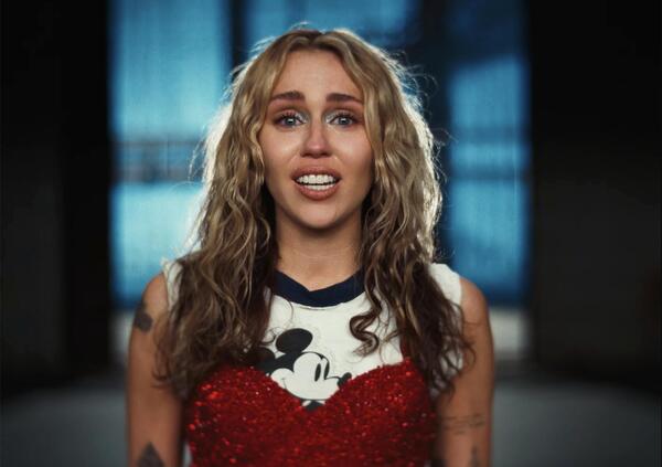 Miley Cyrus &egrave; invecchiata male e ha scelto di farcela pesare con Used to Be Young