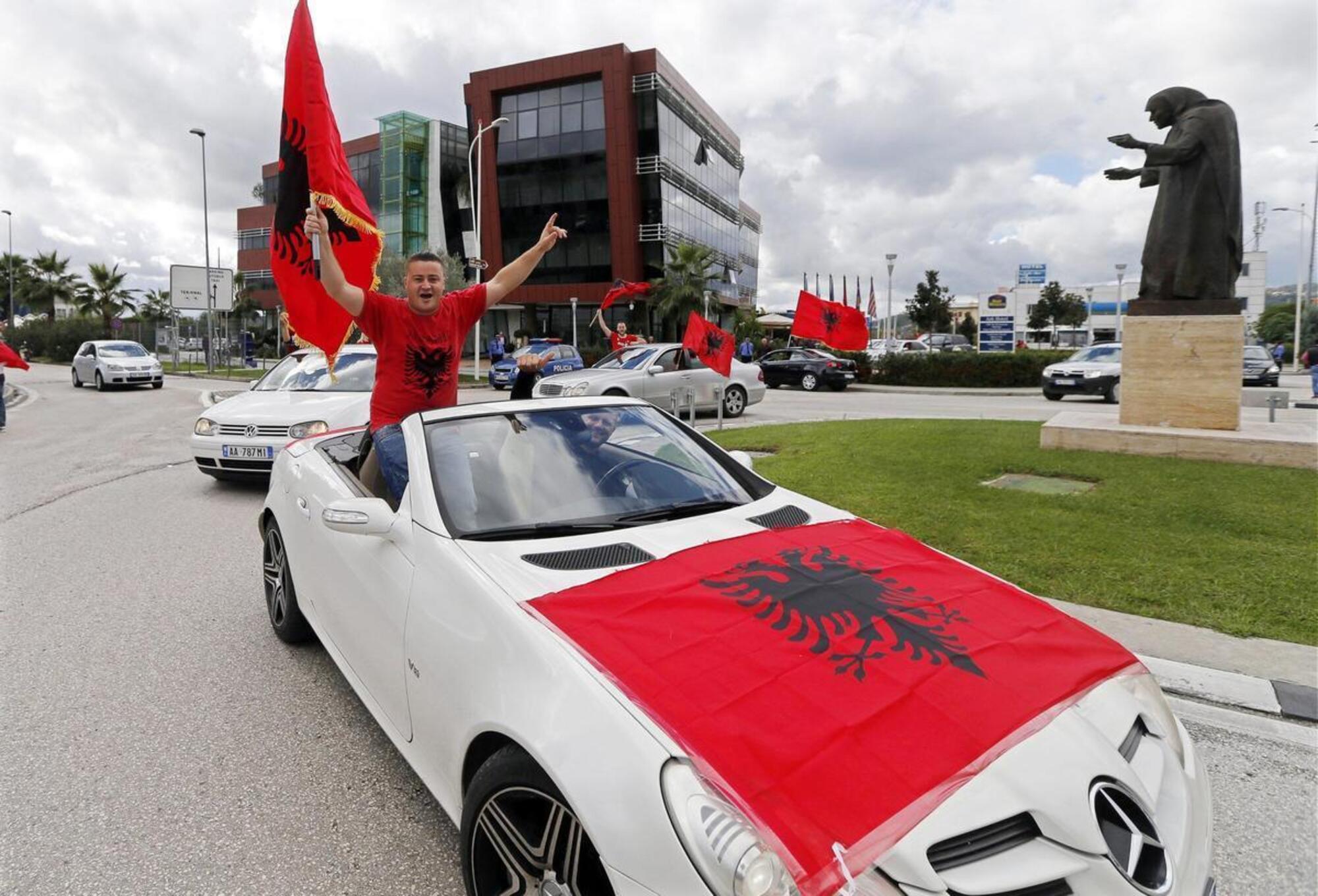 Mercedes in Albania, una vista tutt&#039;altro che rara