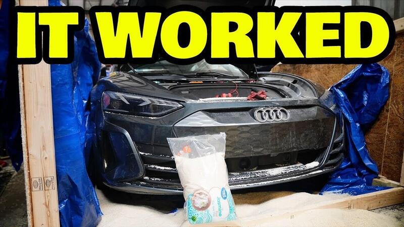 Audi etron allagata, tenta di ripararla immergendola nel riso [VIDEO]