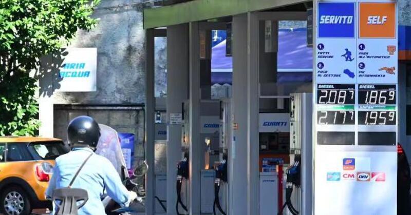 Caro carburanti. Taglio delle accise? No, il governo propone la Social Card: ecco cos&#039;&egrave;