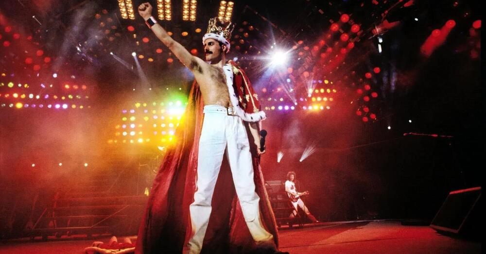 Freddie Mercury va all&#039;asta: dal pianoforte di Bohemian Rhapsody ai vestiti dell&#039;ultimo concerto dei Queen