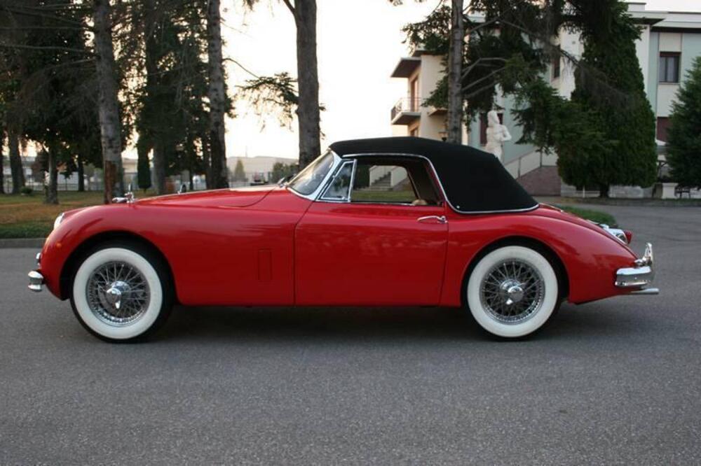 Jaguar XK 150 DHC d'epoca a Mantova (4)