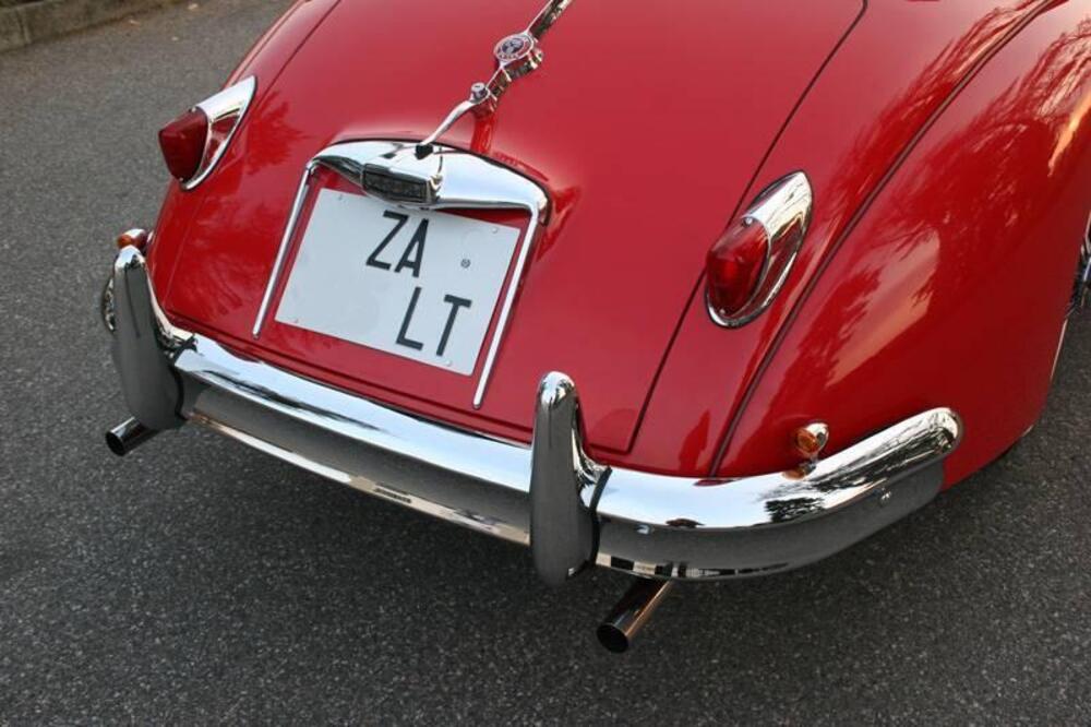 Jaguar XK 150 DHC d'epoca a Mantova (20)