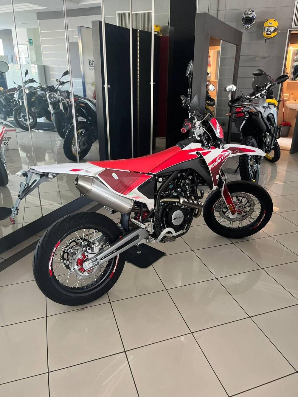 Fantic Motor XMF 125 Motard Performance 4T (2023 - 24) (2)