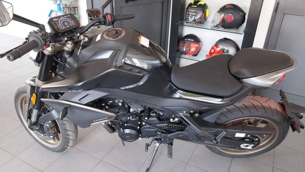 CFMOTO 800NK Sport (2023 - 25) (3)