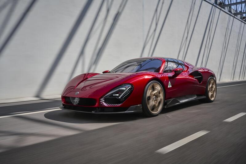 L&#039;Alfa Romeo 33 Stradale su strada