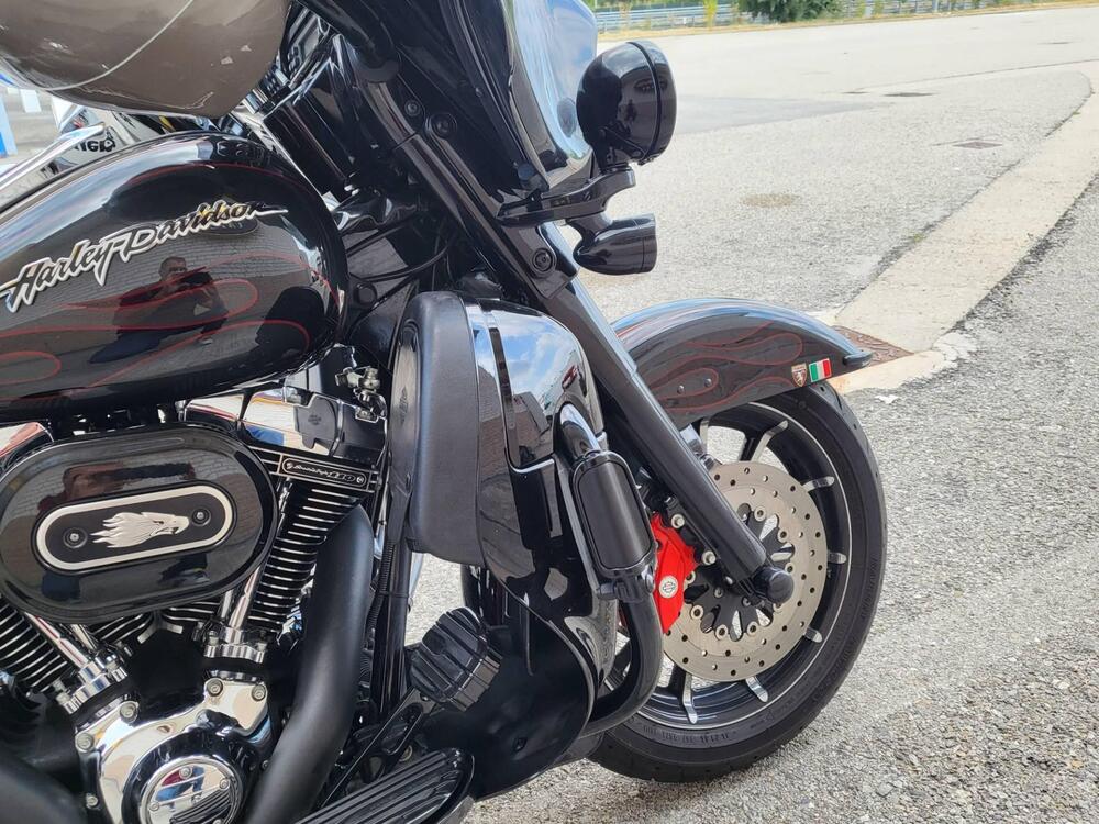 Harley-Davidson 1690 Electra Glide Ultra Limited (2010 - 13) - FLHTK (6)