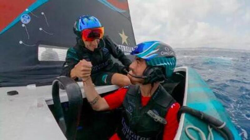 [VIDEO] MotoGP 2023. Dalle moto alla vela: Pecco Bagnaia &quot;vola&quot; sulla Ac40 dell&#039;America&#039;s Cup