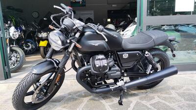 Moto Guzzi V7 Stone (2021 - 24) nuova