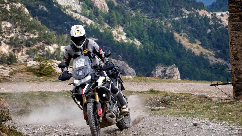 Triumph Tiger 1200: adesso la sella si abbassa quando ti fermi