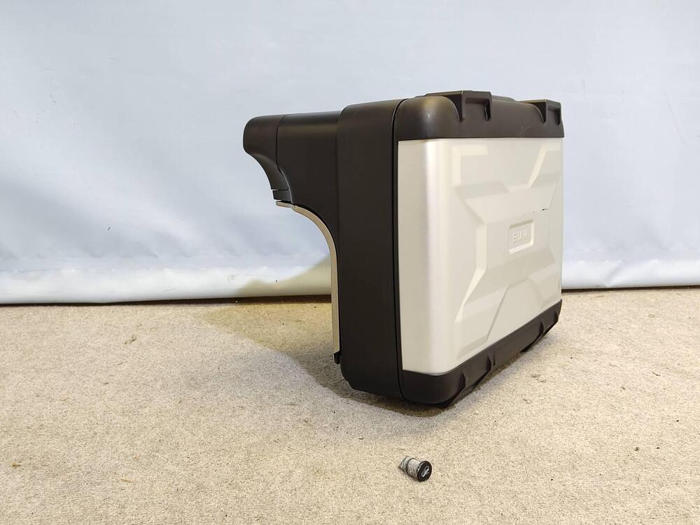 VALIGIA LATERALE DESTRA ORIGINALE BMW (30/39 L) (3)