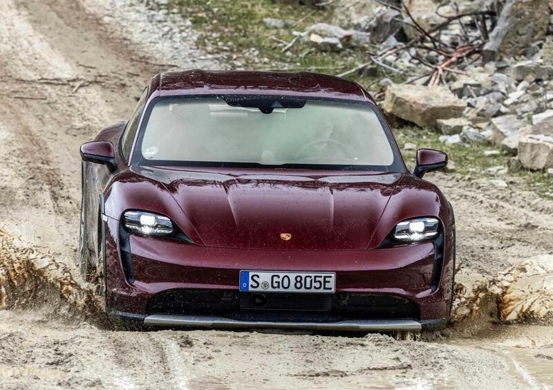 Porsche Taycan Cross Turismo (23)