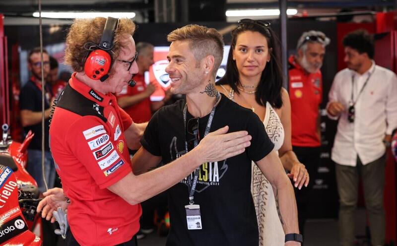 Alvaro Bautista, in attesa della wild card a Sepang, &egrave; nei box della MotoGP