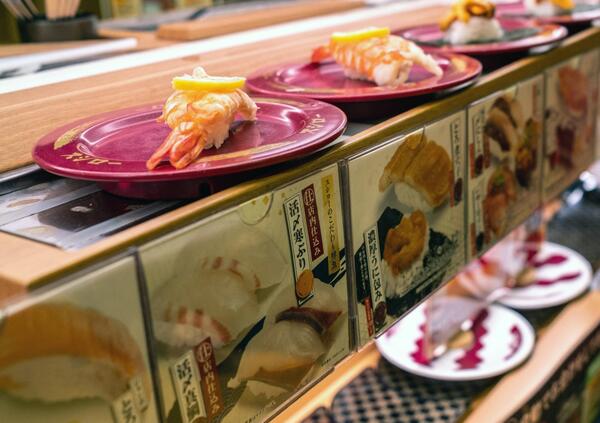 Siamo andati a mangiare il vero sushi in Giappone: ed ecco perch&eacute; in Italia &egrave; spesso una fregatura. L&#039;all you can eat non basta, anzi...