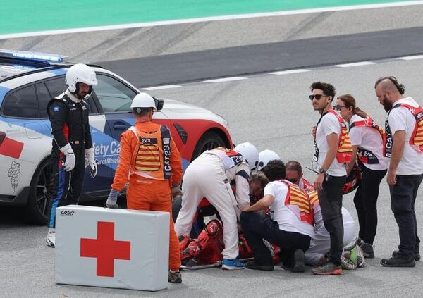 La caduta di Pecco Bagnaia, le lacrime di Domizia, la MotoGP che deve andare avanti: tutto quello che &egrave; successo nella domenica di Barcellona