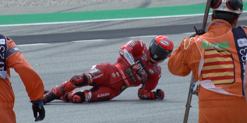 Bagnaia per terra subito dopo l&#039;incidente