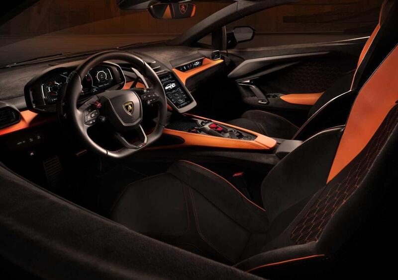 Lamborghini Revuelto (2023-->>) (13)