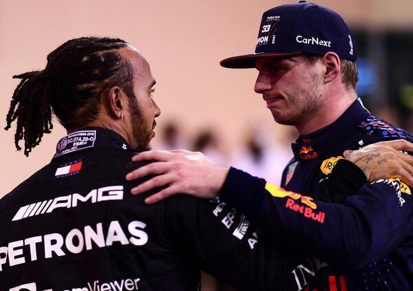 &ldquo;Verstappen vorrebbe Hamilton in Red Bull per batterlo&rdquo;: la folle idea di un dream team per rivivere il 2021 