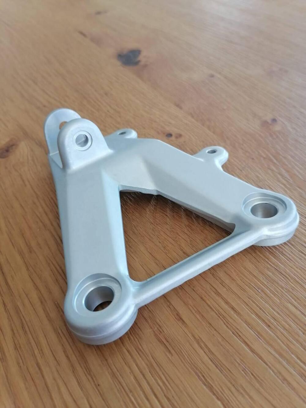 Piastra Portapedana anteriore Dx - NUOVA - DUCATI (2)