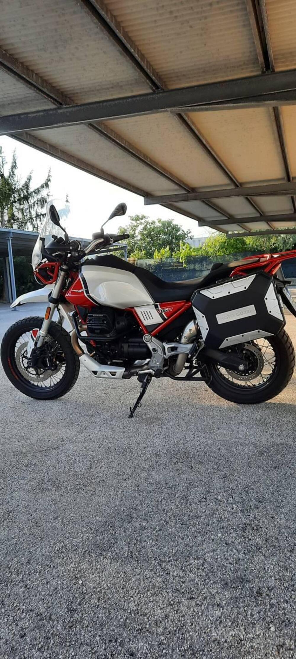 Moto Guzzi V85 TT Evocative Graphics (2019 - 20)