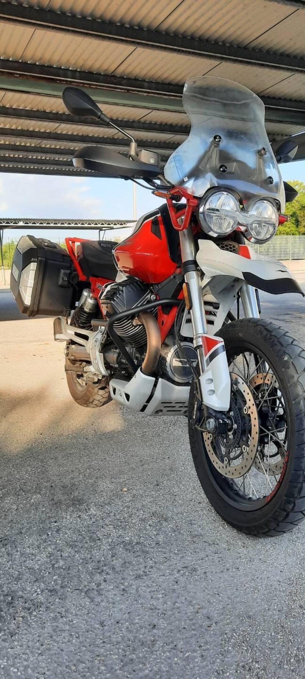 Moto Guzzi V85 TT Evocative Graphics (2019 - 20) (2)