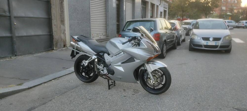 Honda VFR 800 (2002 - 05) (3)