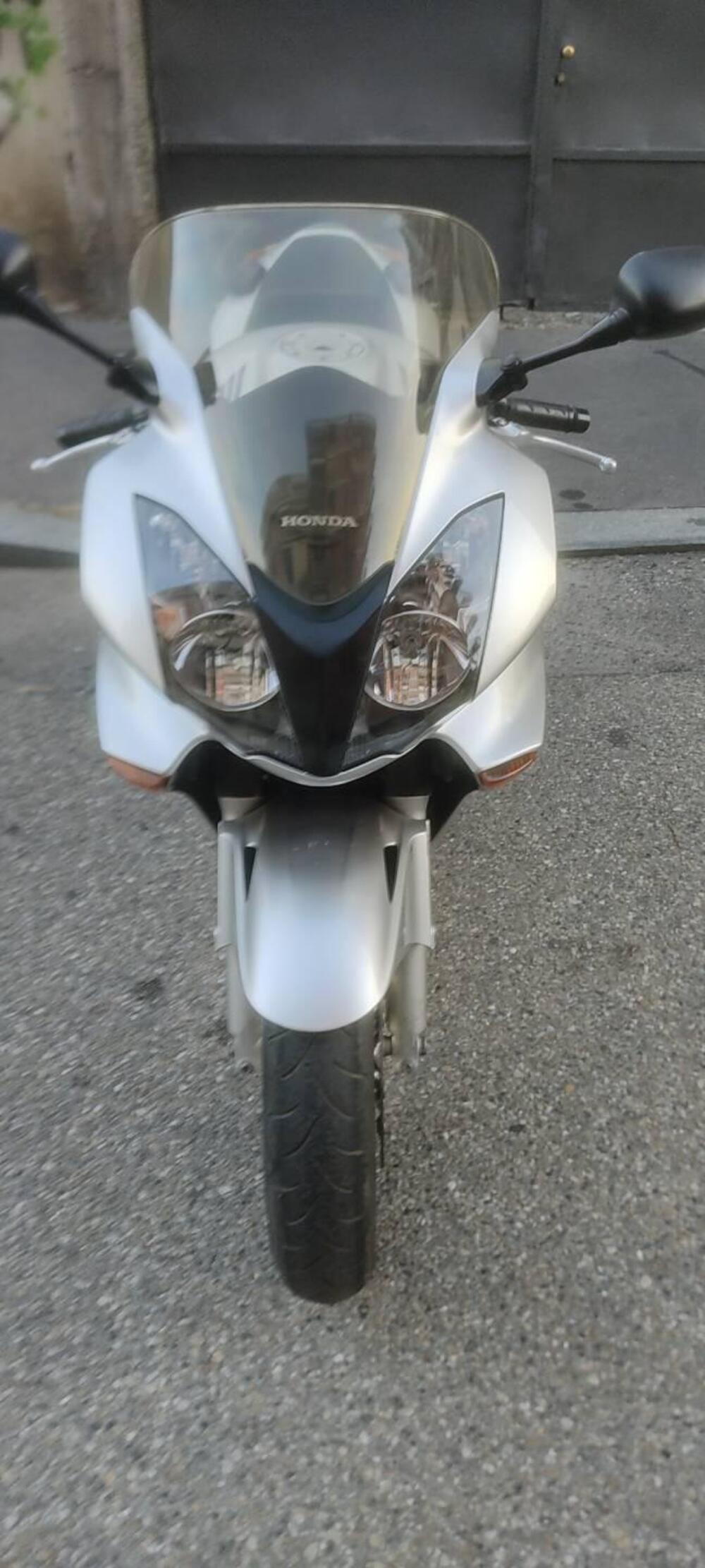 Honda VFR 800 (2002 - 05) (6)