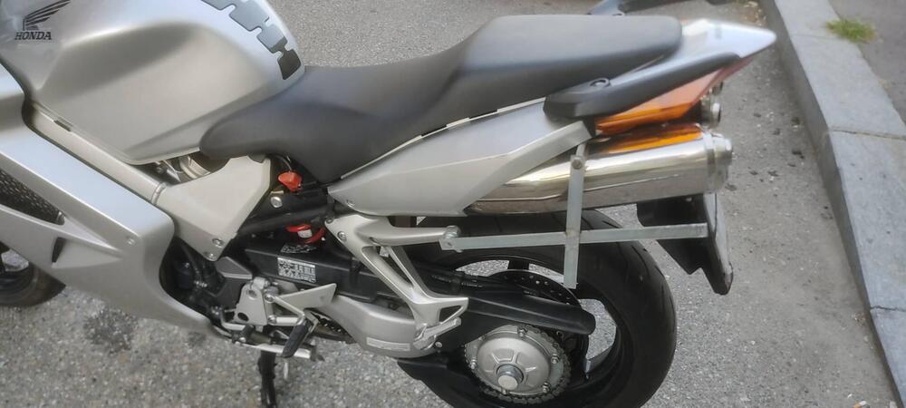 Honda VFR 800 (2002 - 05) (5)