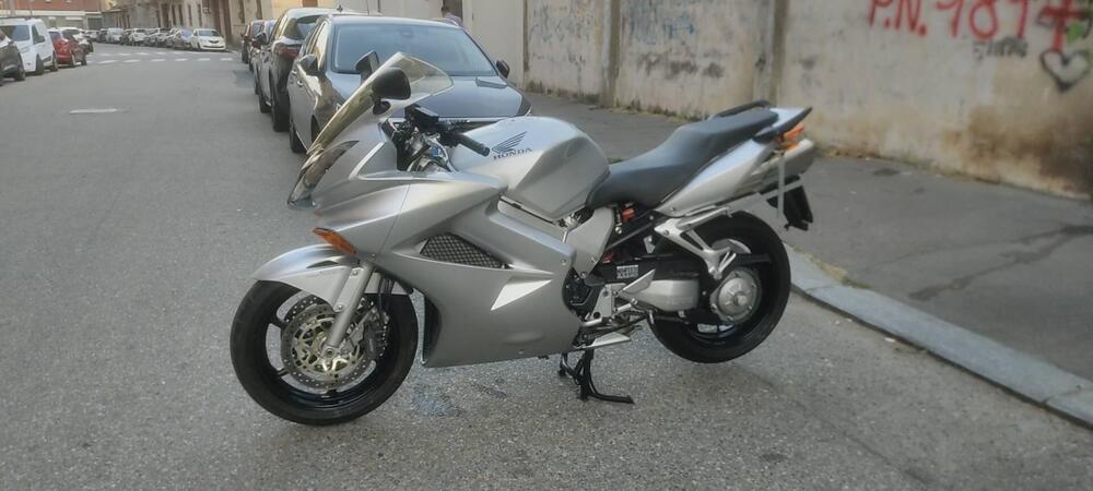 Honda VFR 800 (2002 - 05) (2)