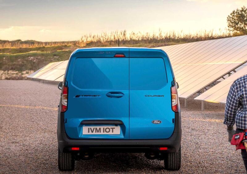 Ford Transit Courier  (2023-23) (4)